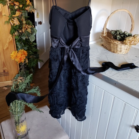 Medium Sweet Storm black roses dress - Picture 2 of 2